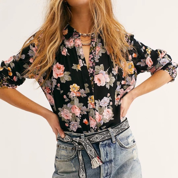 Free People Hold On To Me Floral Print Blouse in Black Combo - Picture 2 of 14